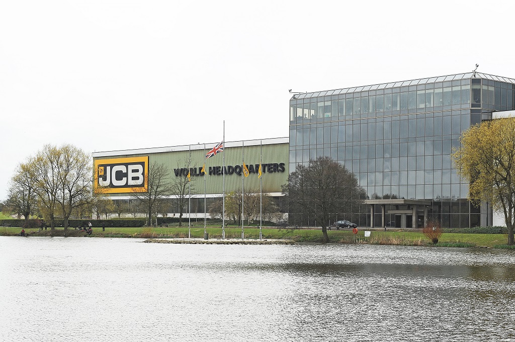 沉重悼念！JCB降半旗致敬愛丁堡公爵